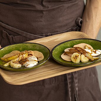 Rote-Linsen-Pancakes mit Obst und Nussmus
